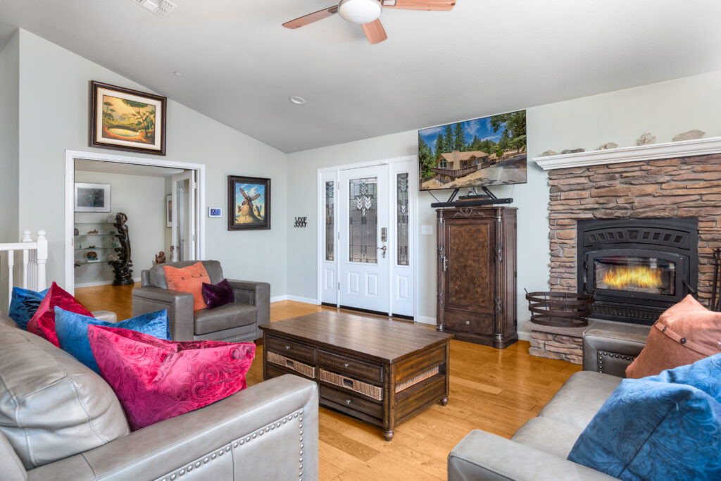 Pollock Pines home living room