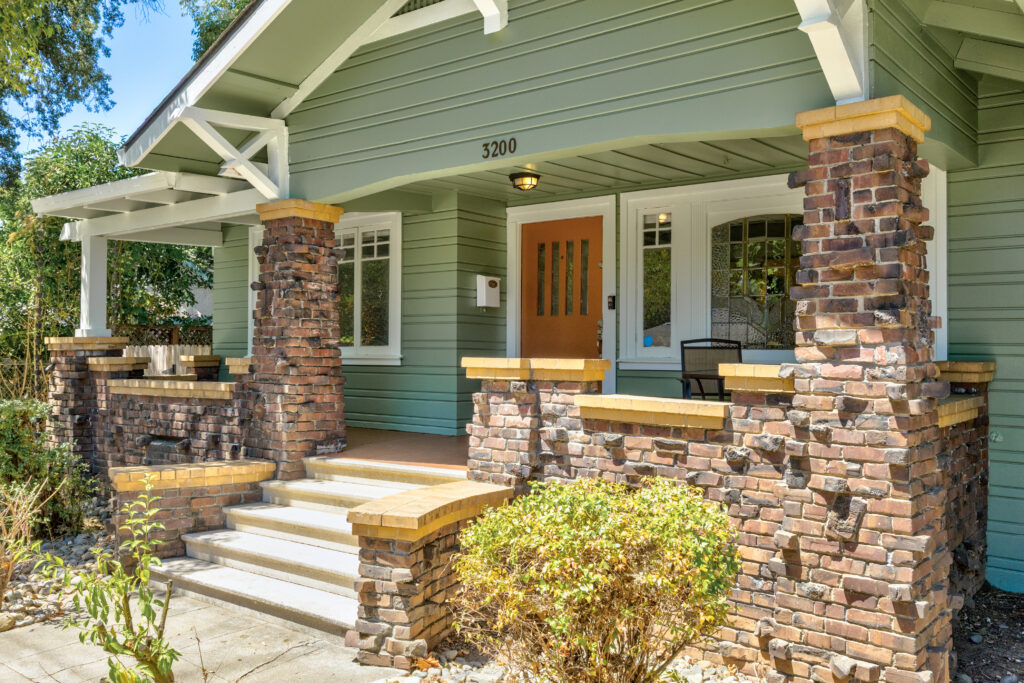 craftsman bungalow in Sacramento, CA